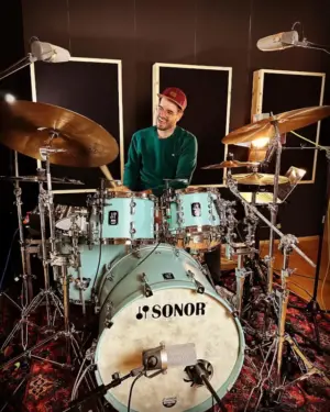 Schlagzeugunterricht Gießen - Drumnoise - Lehrer an den Drums
